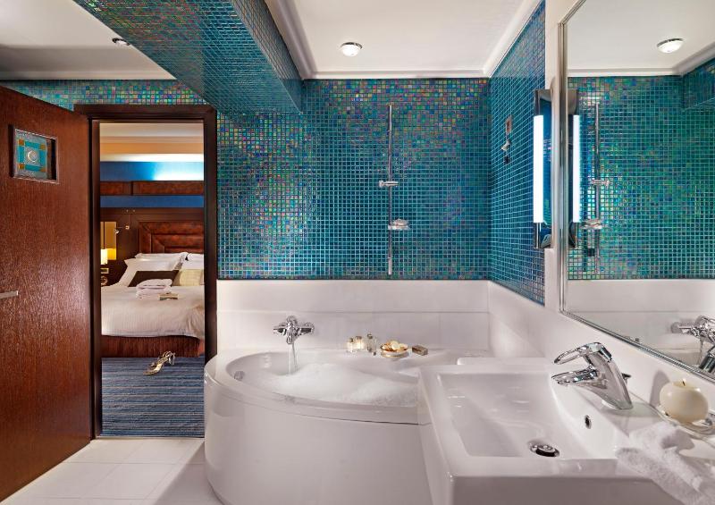 Superior Twin Room - Non-Smoking image 1