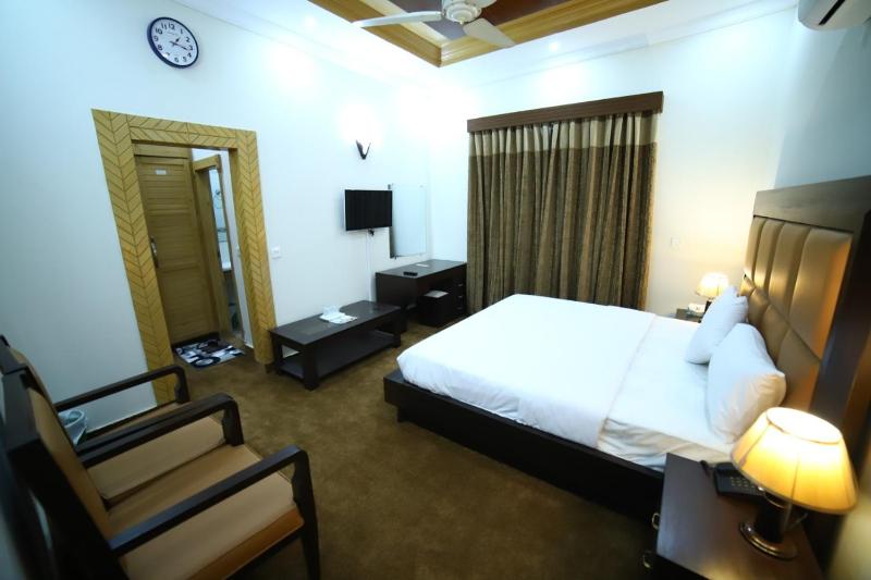 Deluxe Double Room image 3