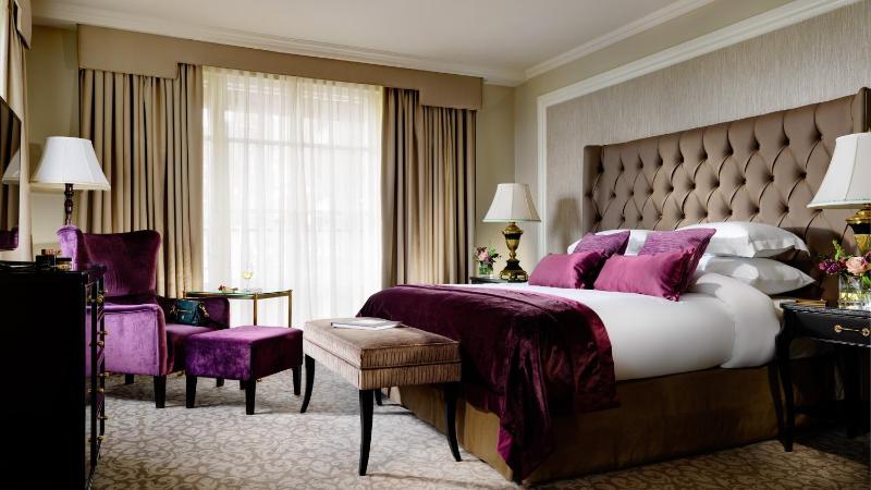 Executive Two Room Suite image 2