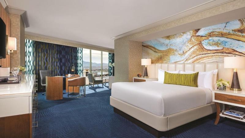 Executive King Suite + Resort Queen Strip View image 1
