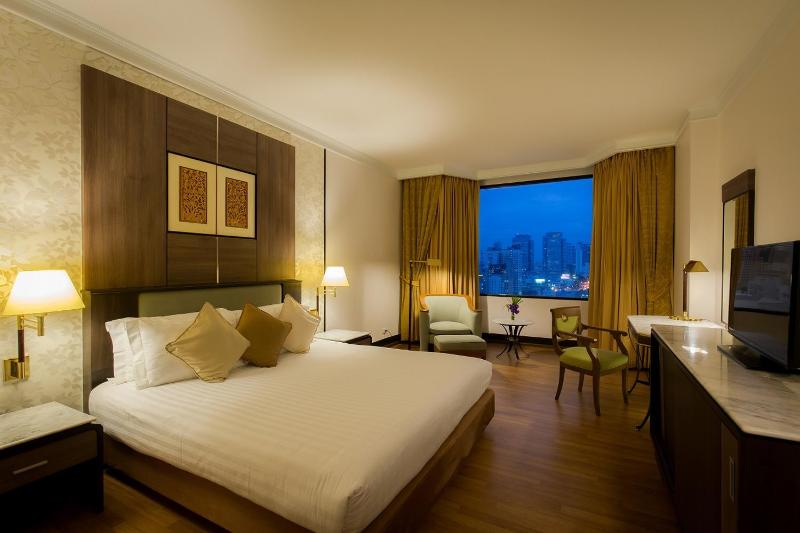 Premier Double or Twin Room image 3