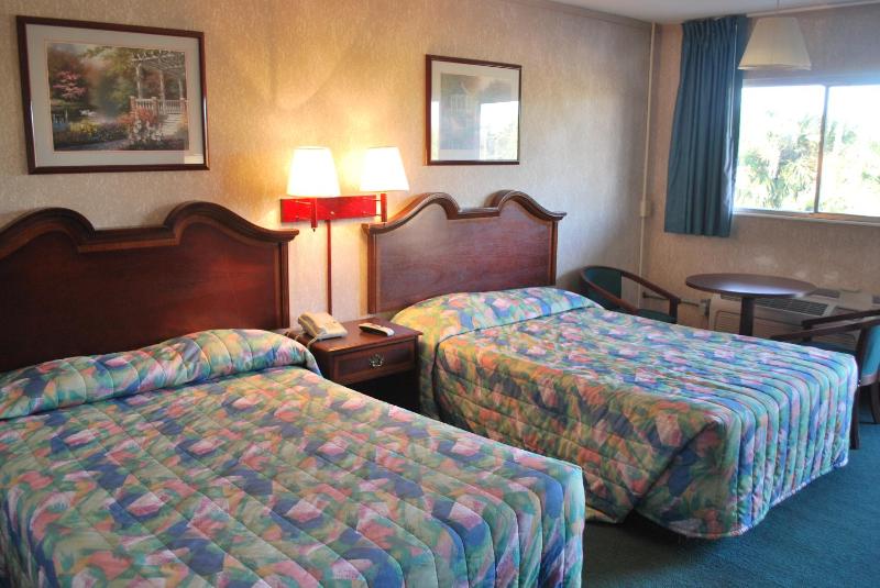 Standard Queen Room with Two Queen Beds image 4