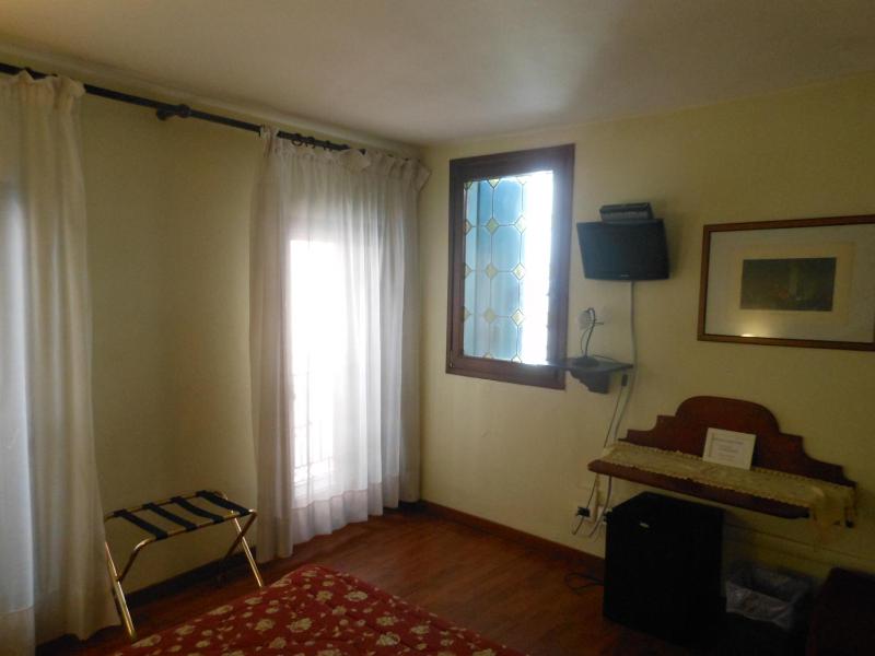 Double or Twin Room image 2