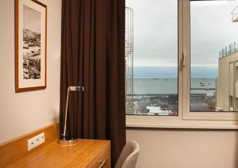 Standard Room with Sea View - Non-Smoking image 2