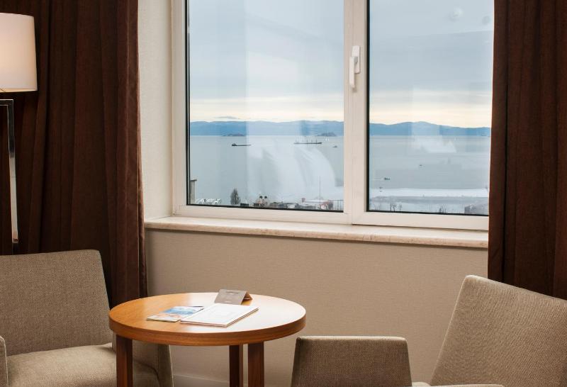 Suite with Sea View - Non-Smoking image 2