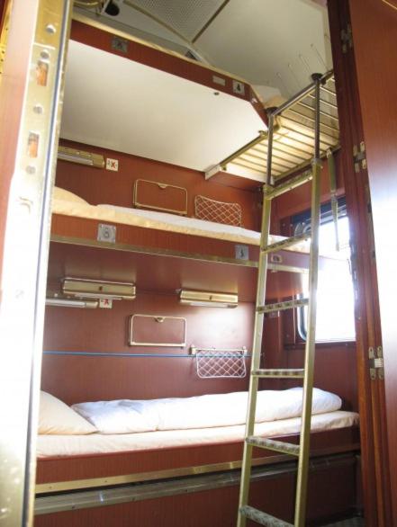 Single Bed in Compartment (6 Adults) - Female only image 1