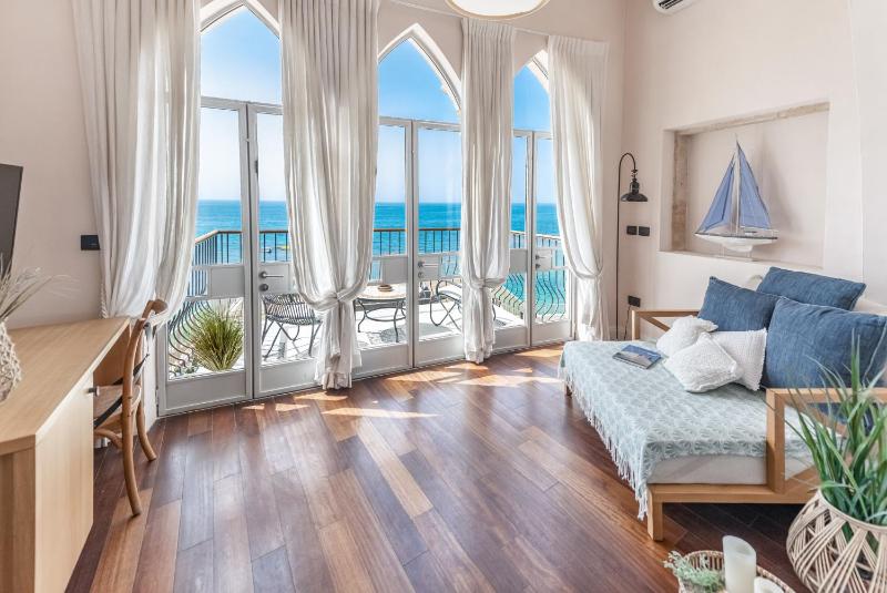 Suite with Sea View image 3