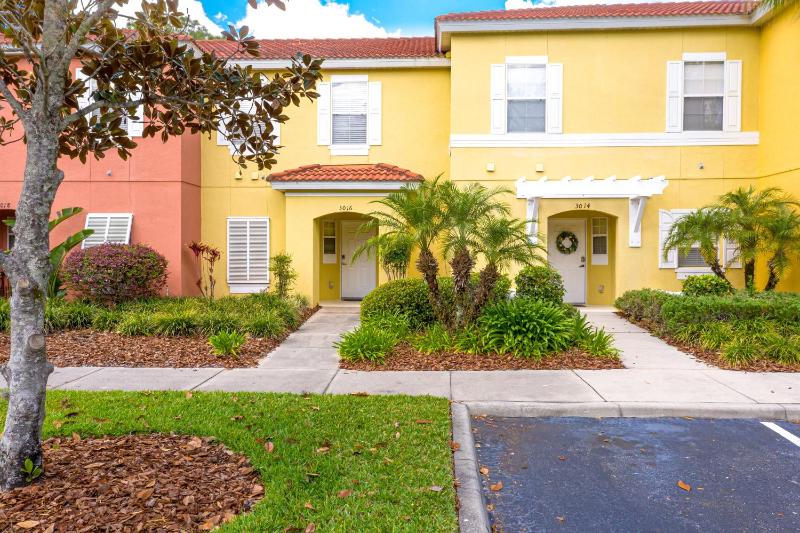 Three-Bedroom Townhouse image 3