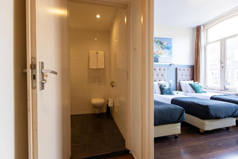 Triple Room with Private Bathroom image 2