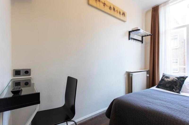 Double Room with Shared Bathroom image 2