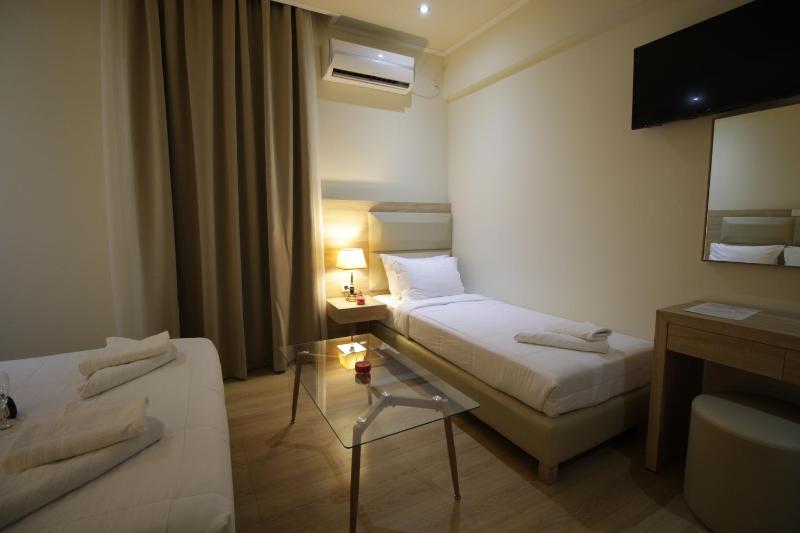 Deluxe Room with En Suite Bathroom image 2