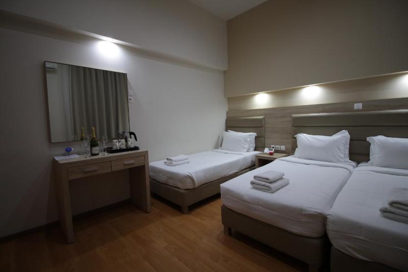 Triple Room with Private Bathroom image 2