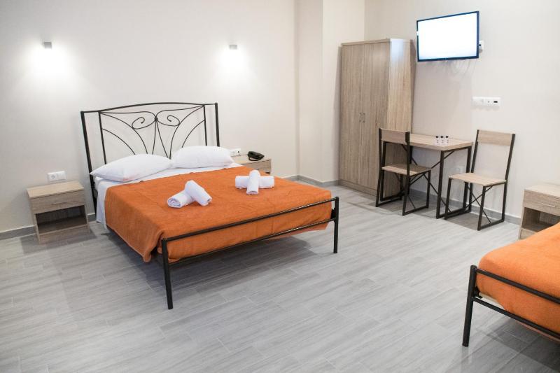 Quadruple Room image 2
