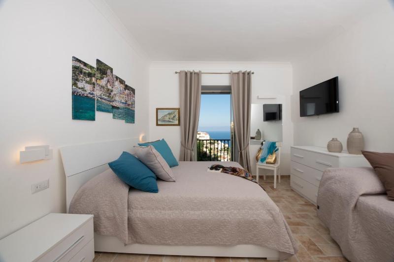 Deluxe Double Room with Balcony and Sea View image 1