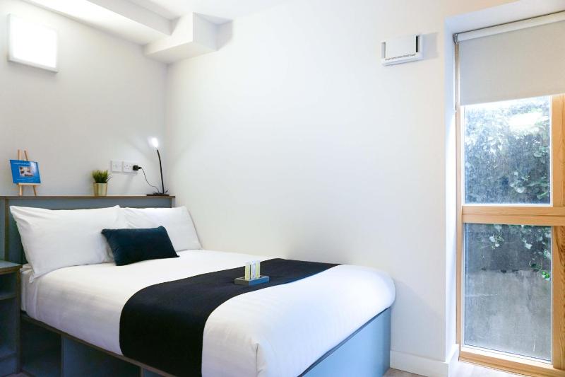 Double Room image 4