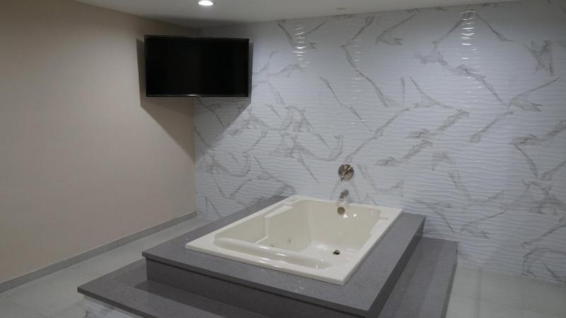King Suite with Spa Bath image 1