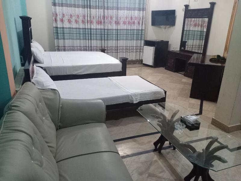 Deluxe Double Room with Extra Bed image 1