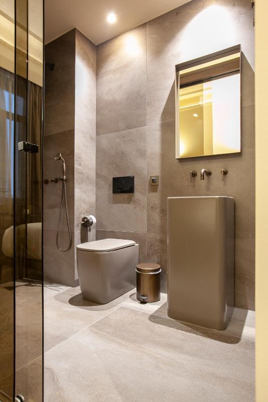 Standard Athenian Room image 2