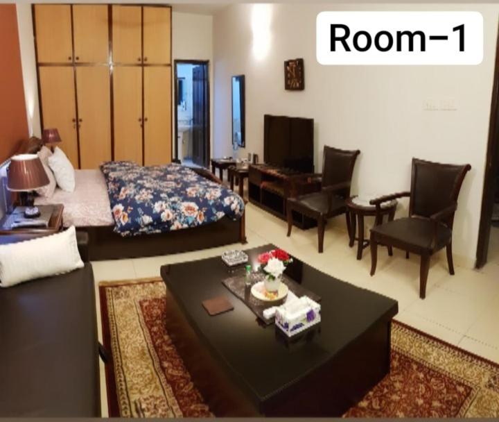 Deluxe Double or Twin Room image 2