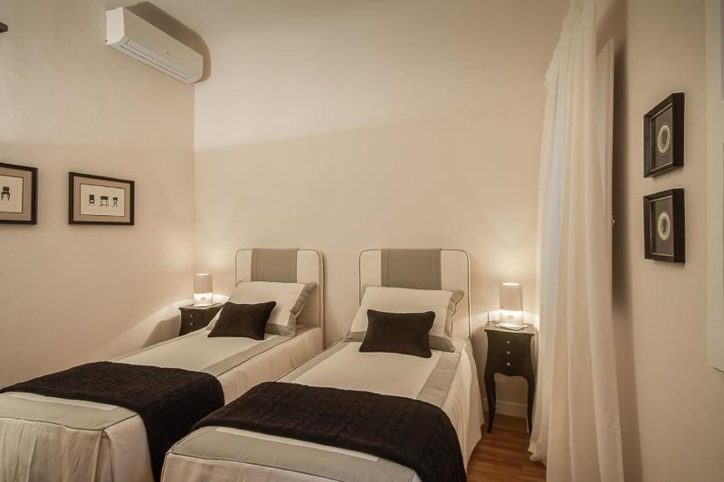 Two-Bedroom Apartment - Via di San Niccolò 81 image 3