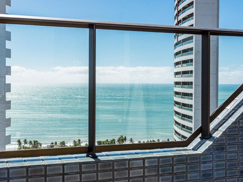 Deluxe Suite with Balcony image 2