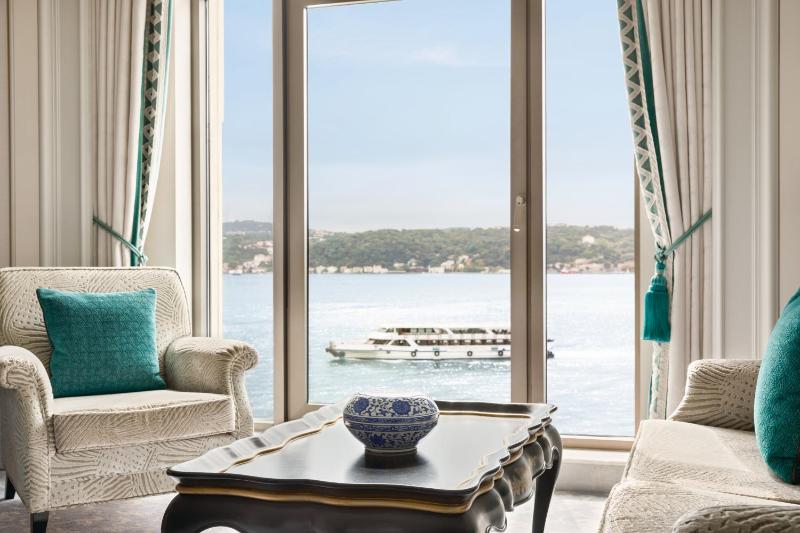 Premier Room with Bosphorus View image 3