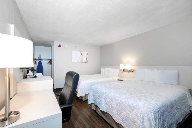 Business Queen Room with Two Queen Beds - Smoke Free image 1