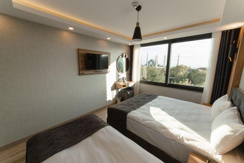 Suite with Sea View image 1