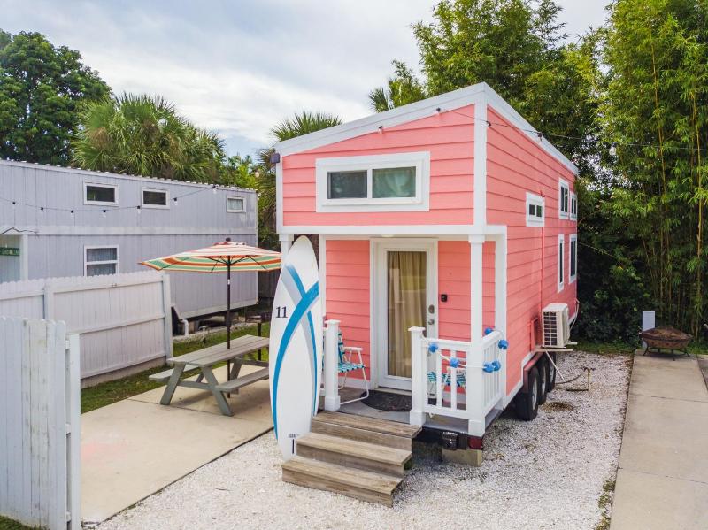 Tiny House - Coral Oasis image 1