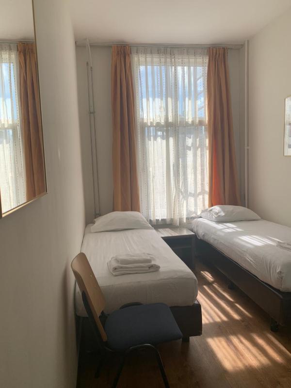 Double Room with Bathroom image 1
