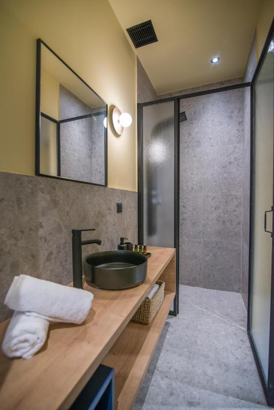 Standard Double Room image 2