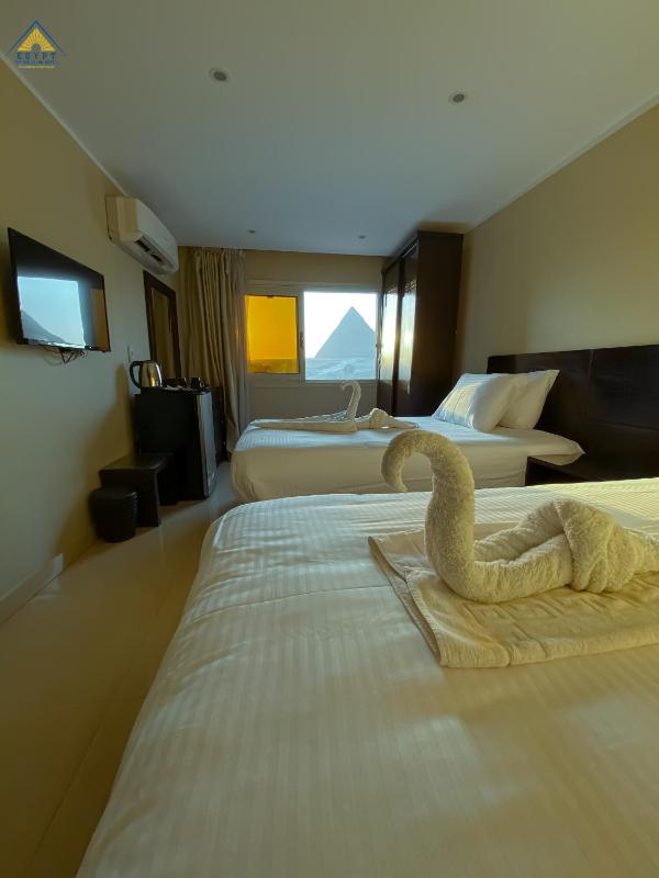 Deluxe Double Room with Pyramid View image 3