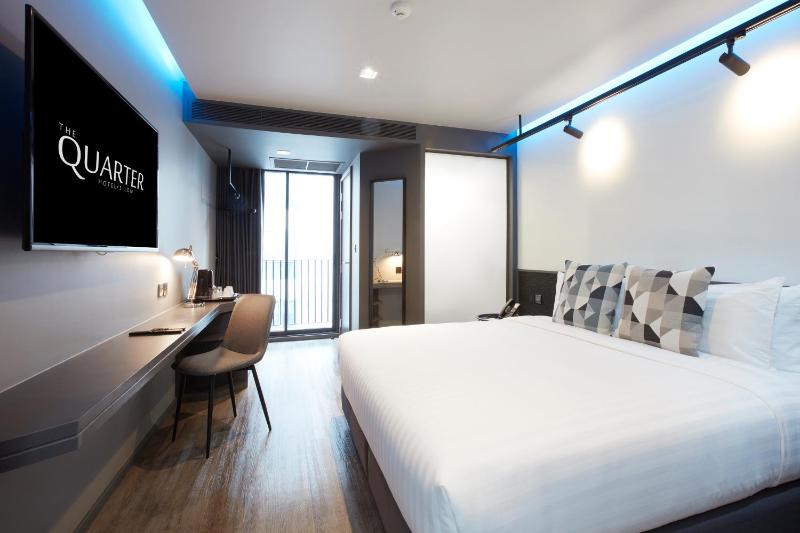 Superior Double Room with Balcony image 4