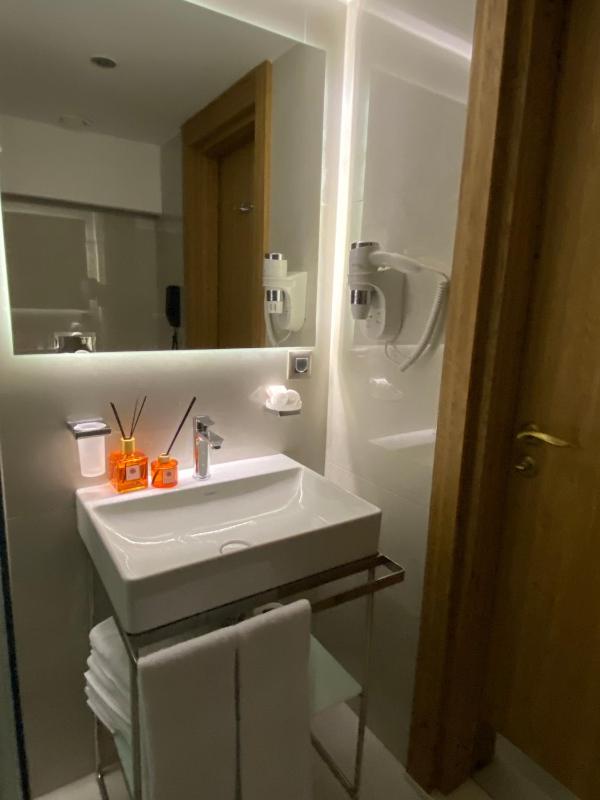 Standard Single Room image 4