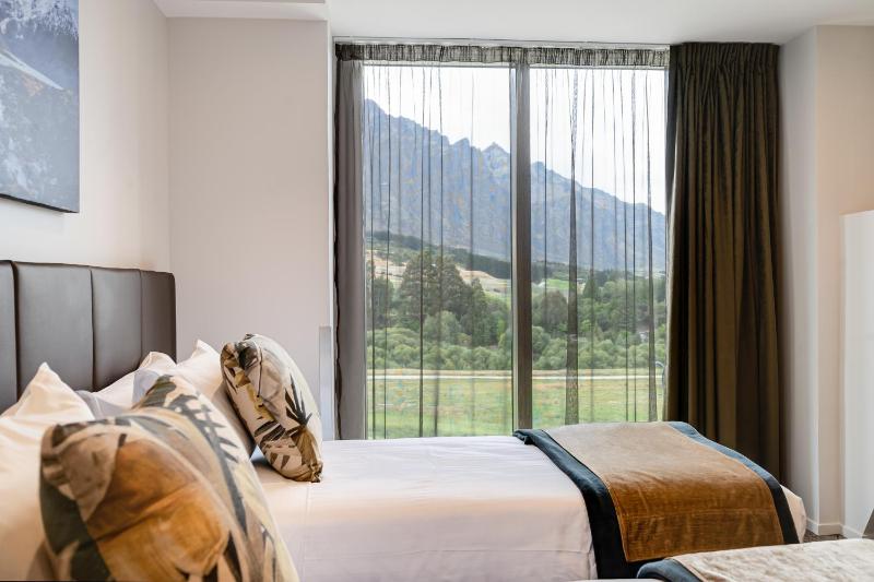 King Room with Mountain View image 1