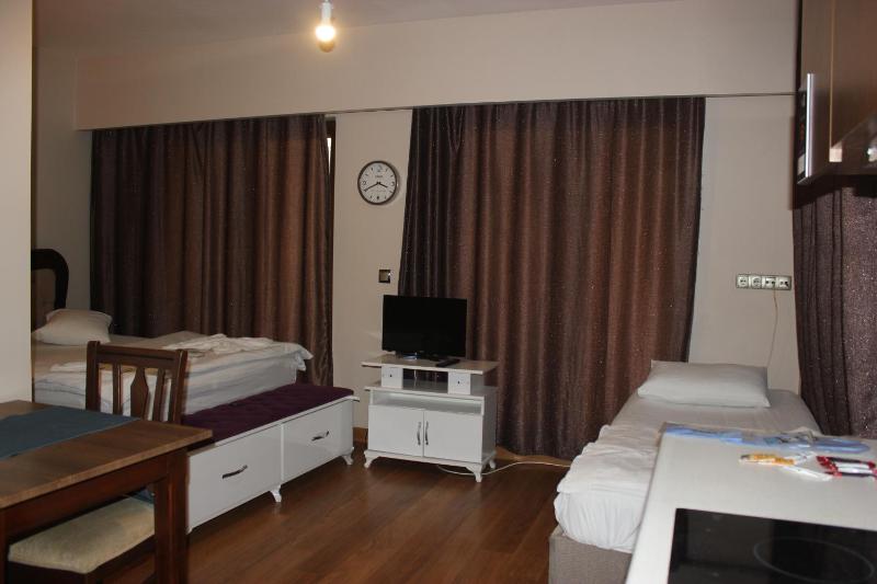 Deluxe Double or Twin Room with Balcony image 3