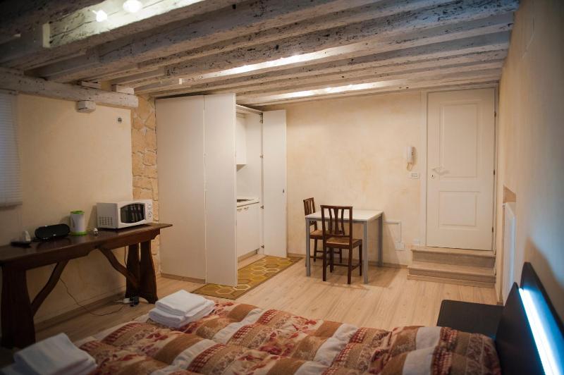 One-Bedroom Apartment with Private External Bathroom (2 Adults) image 4