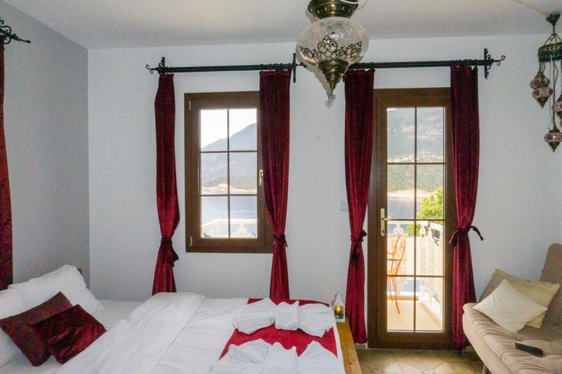Double Room with Sea View image 1