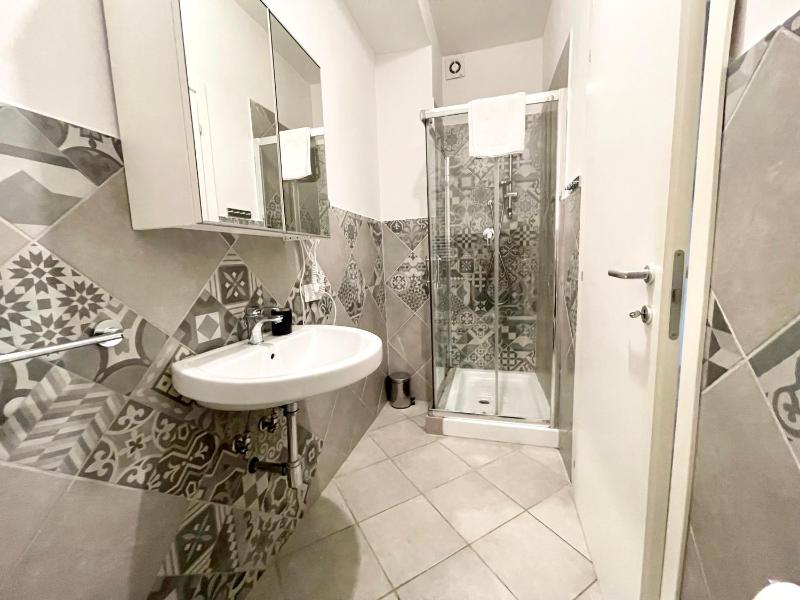 Double or Twin Room with Private Bathroom image 4