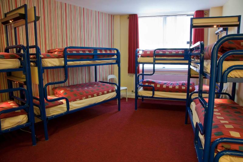1 Bed in 6 Bed Female Room Ensuite image 2