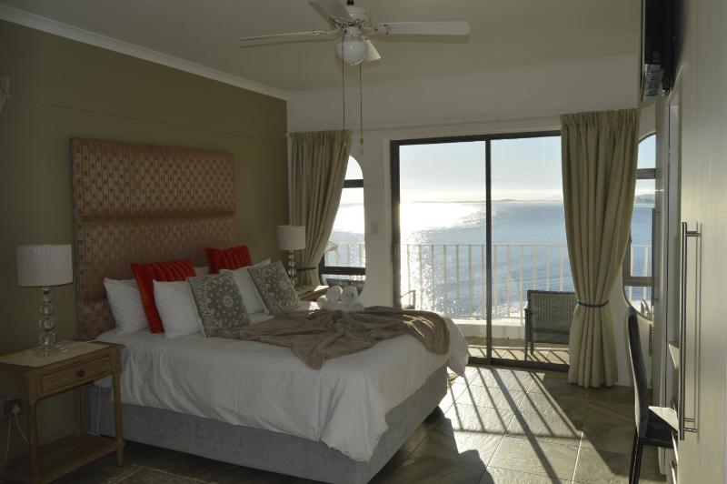 Family Room with Sea View image 3