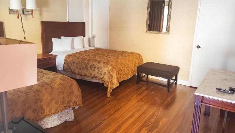 Double Room with Two Double Beds - Disability Access image 2