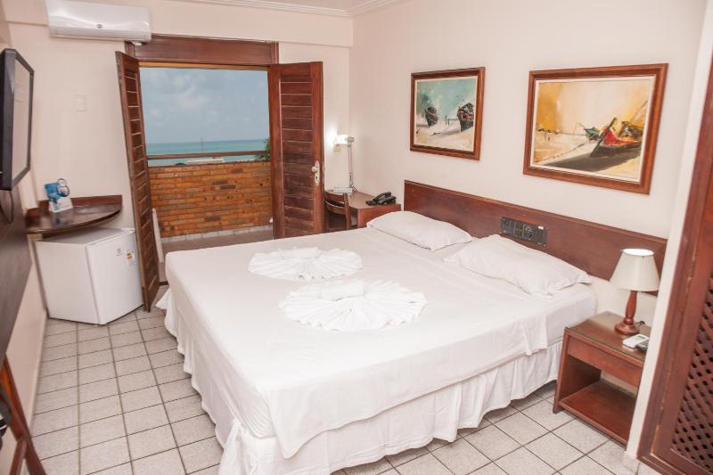 Double Room with Balcony and Sea View image 3