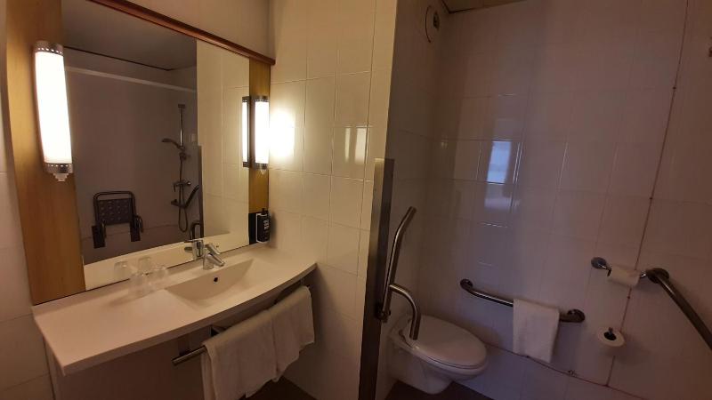 Standard Double Room - Disability Access image 1