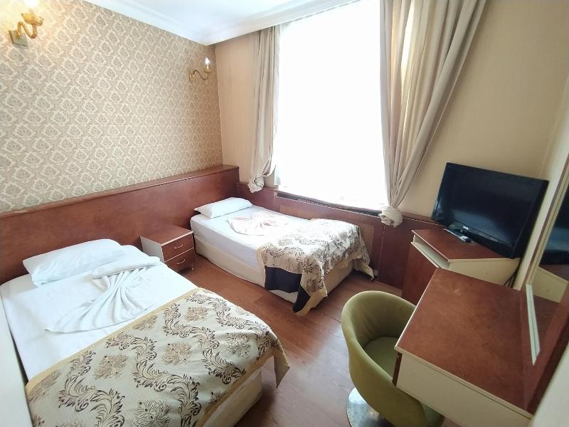 Standard Double or Twin Room image 4