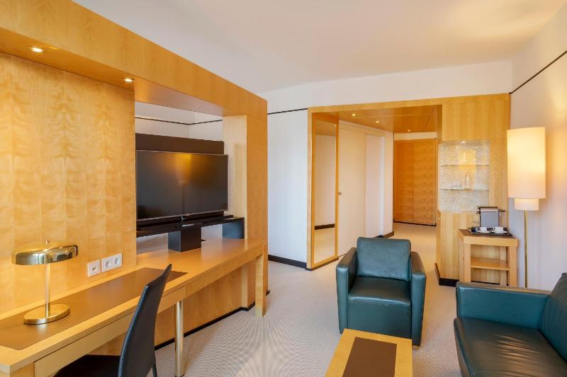 The Level Junior Suite with Executive Lounge Access image 4