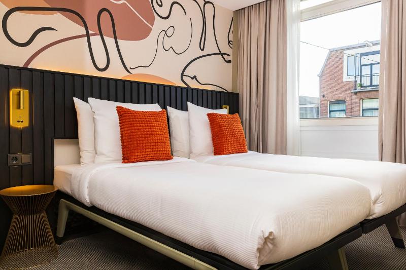 Twin Room image 1