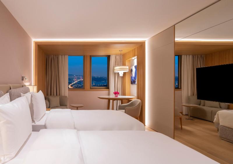 Deluxe Twin Room with Bosphorus View image 2