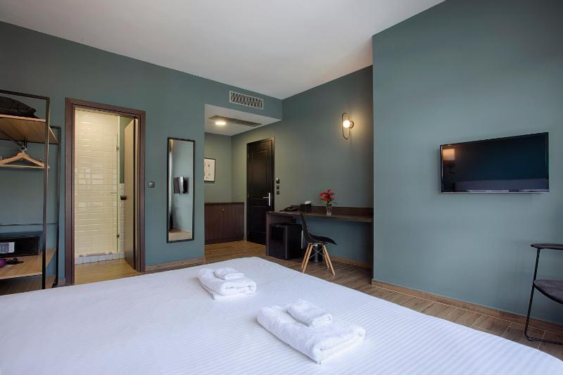 Superior Double or Twin Room with City View image 4
