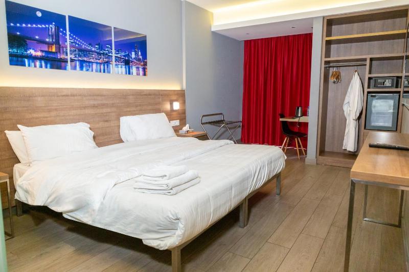 Standard Double or Twin Room image 1